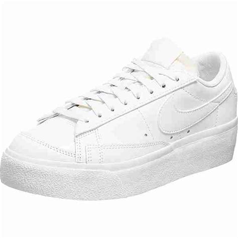 nike plateau weiß|nike blazer low platform.